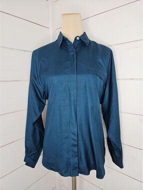 Vintage Courtney Rhodes size 10 blue button up blouse. 100% fuji silk